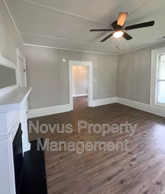 615 N Aycock St - Photo 4 of 13