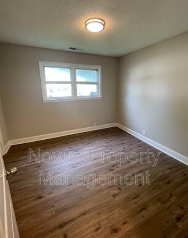 615 N Aycock St - Photo 7 of 13