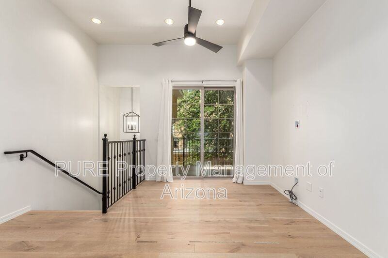 421 W 6th St #1013 - Photo 3 of 21