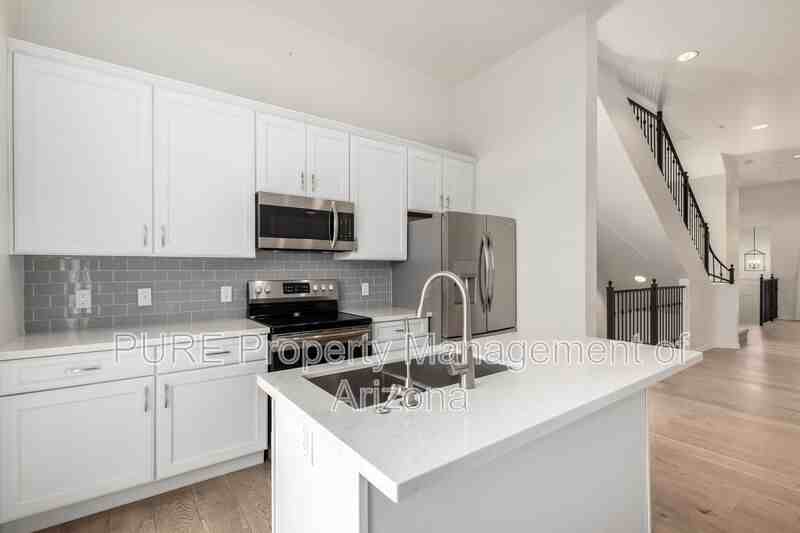 421 W 6th St #1013 - Photo 5 of 21