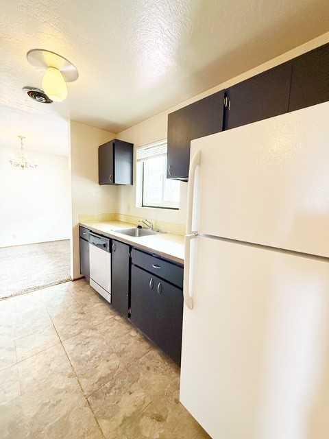 Hillcrest Apartments - Photo 3 of 18