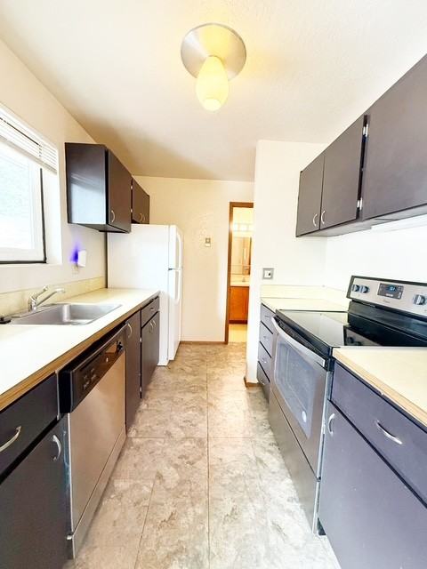 Hillcrest Apartments - Photo 5 of 18