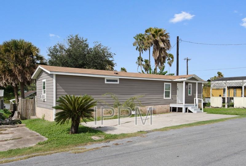 4 Tejas Rd S - Photo 2 of 28