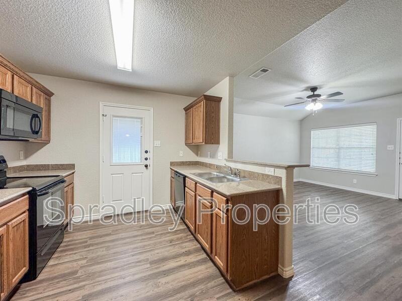 505B Kacie Dr #B - Photo 3 of 12