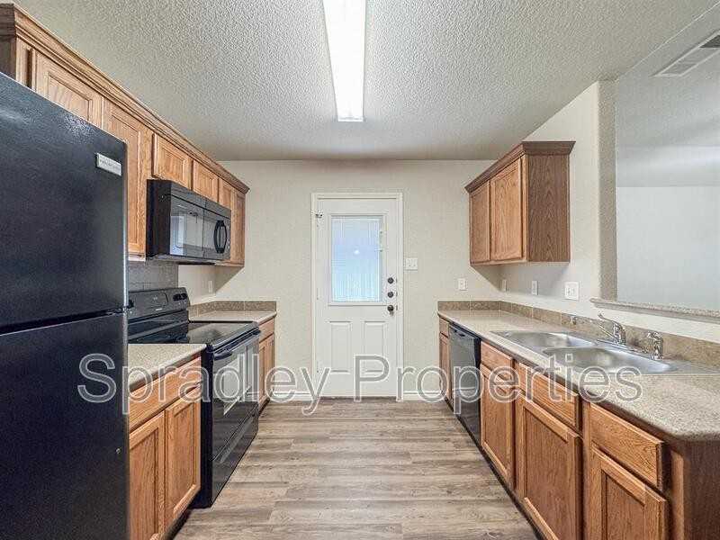 505B Kacie Dr #B - Photo 4 of 12