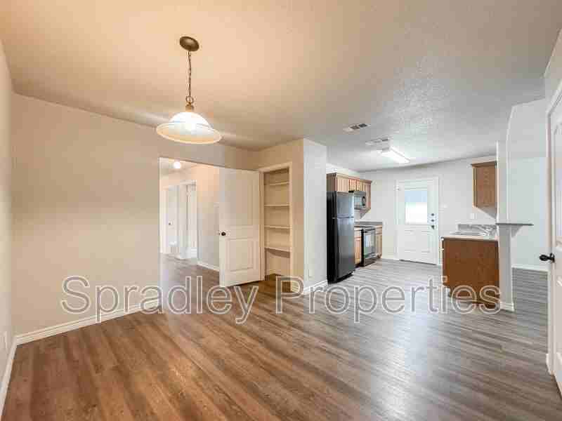 505B Kacie Dr #B - Photo 5 of 12