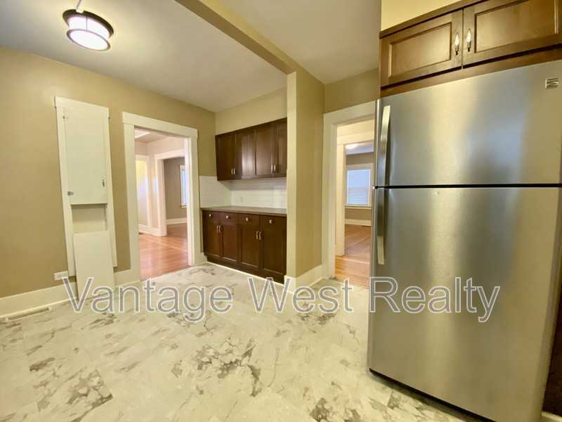 1826 - Photo 3 of 10