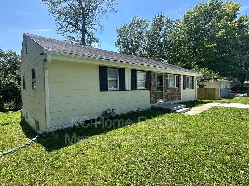 10905 E 47th St - Photo 3 of 43