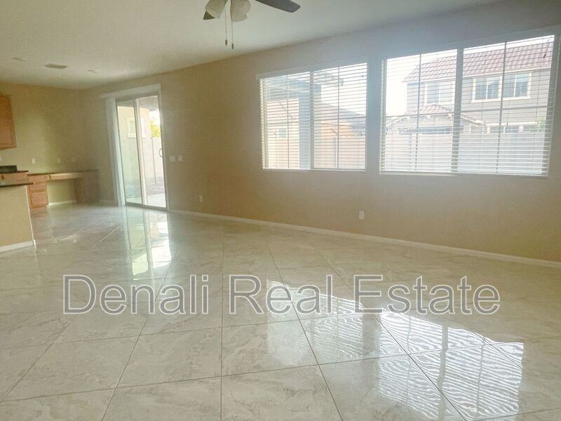 1121 Regent Drive - Photo 2 of 23