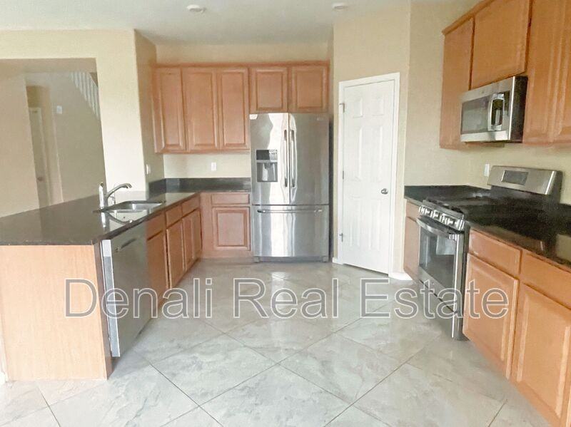 1121 Regent Drive - Photo 4 of 23