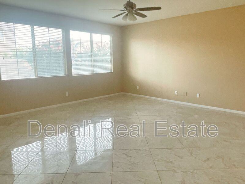 1121 Regent Drive - Photo 7 of 23