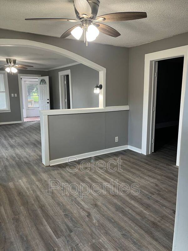 311 N Pine Ave - Photo 3 of 12