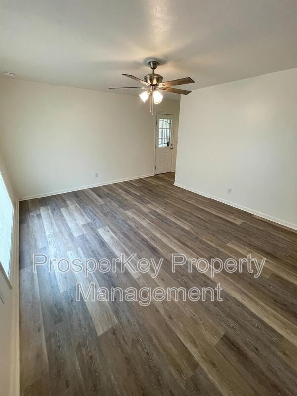 5360 Spencer Ln - Photo 3 of 15