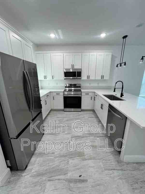 1334 Salisbury Dr - Photo 4 of 19