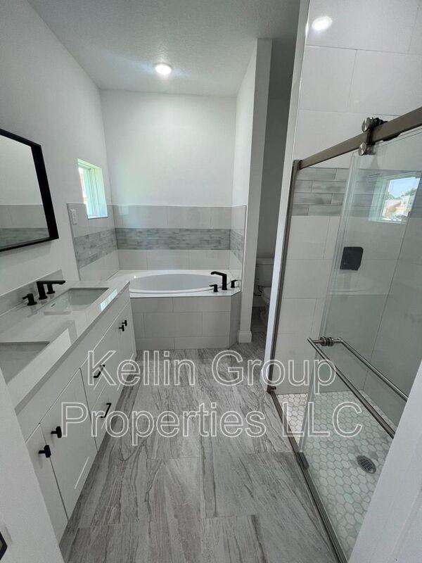 1334 Salisbury Dr - Photo 7 of 19