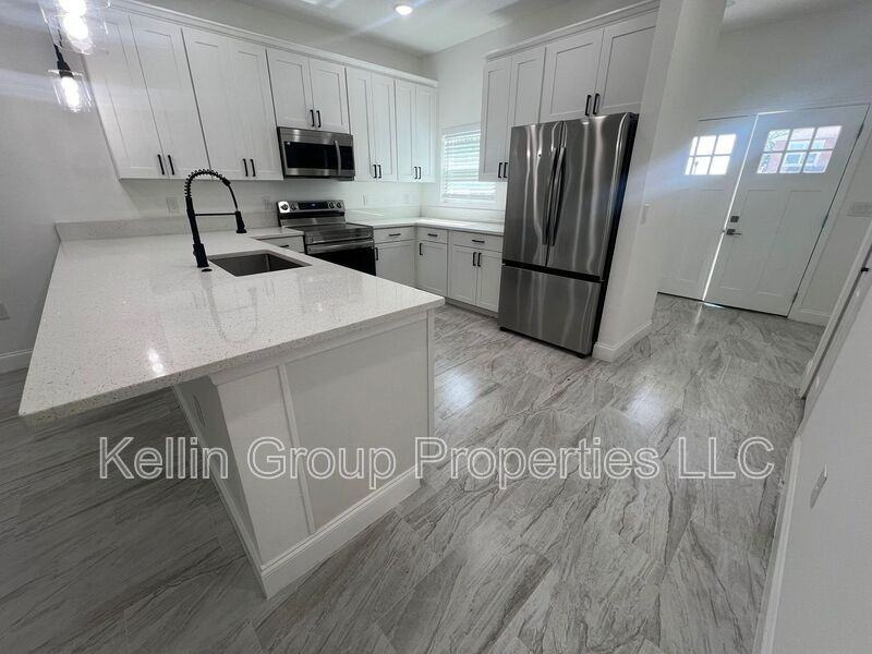 2281 Whitley Ln - Photo 4 of 24