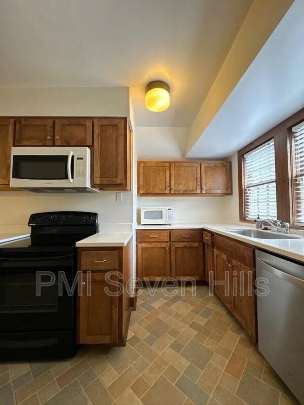 1643 Fernando Dr #2 - Photo 7 of 13