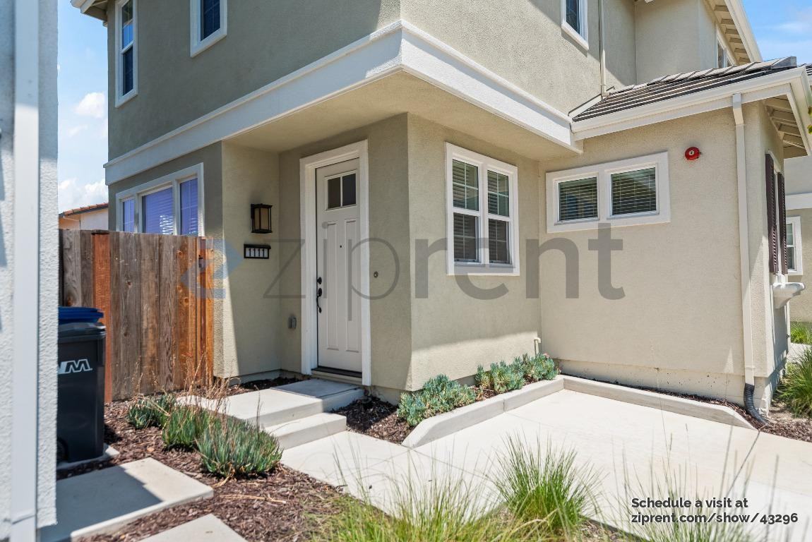 1111 Jason Creek Pl #B - Photo 4 of 24