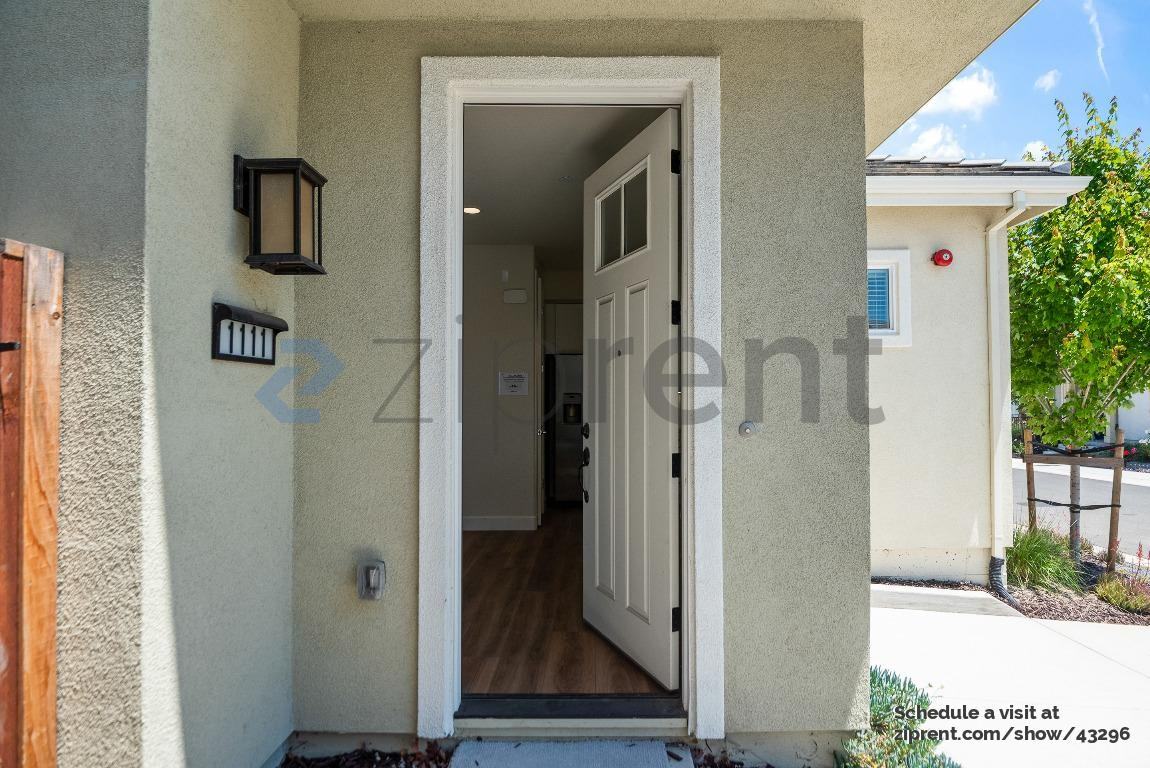 1111 Jason Creek Pl #B - Photo 5 of 24