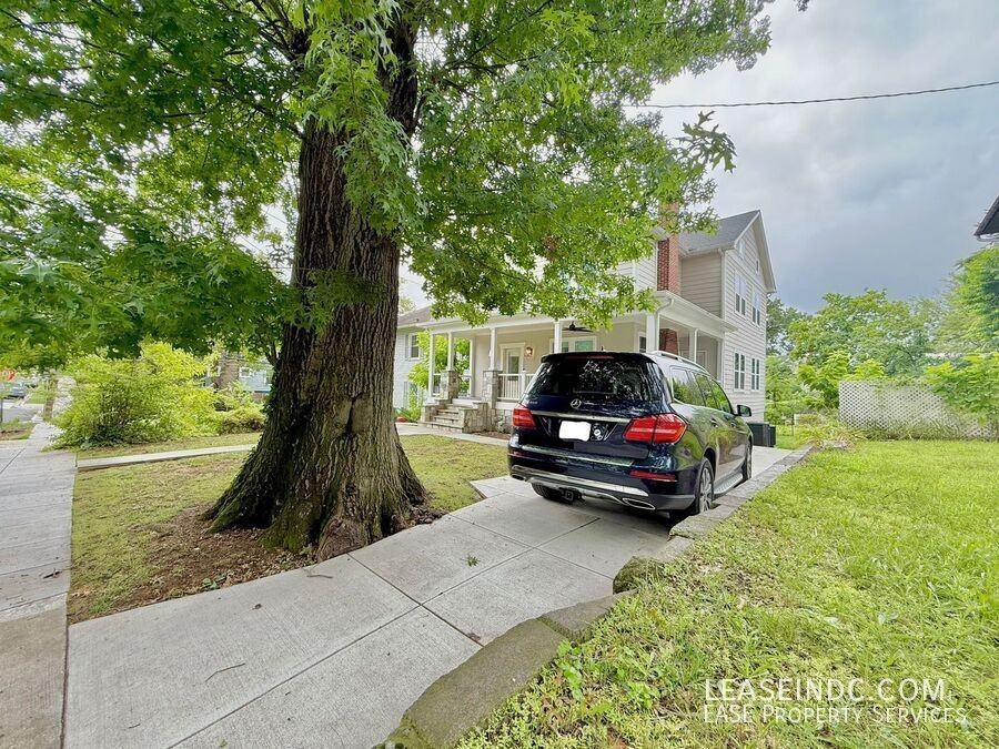 1257 Lawrence St Ne - Photo 2 of 42