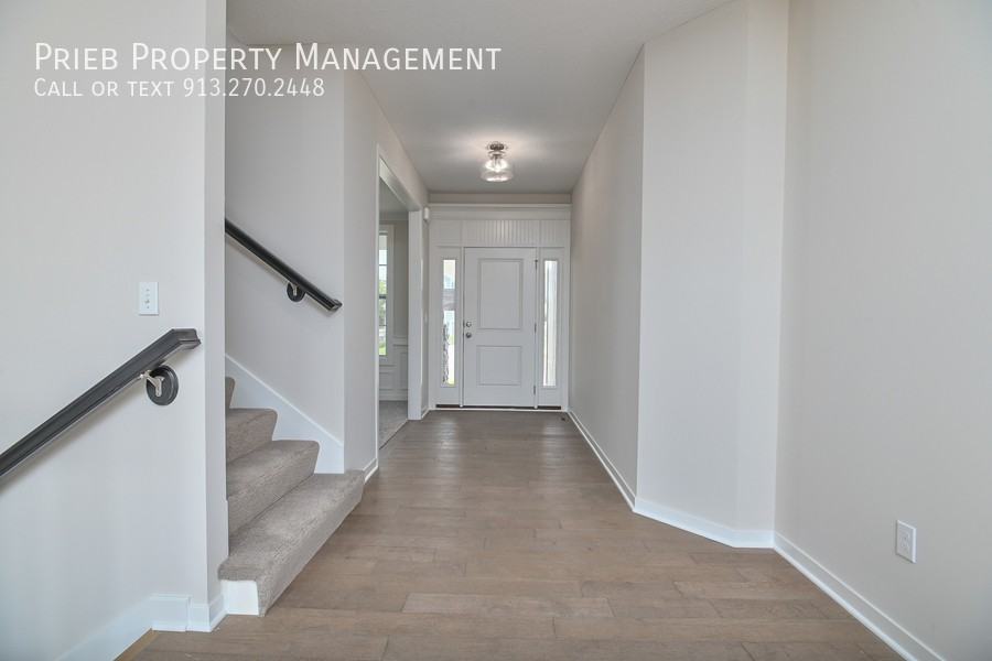 2701 W Dartmouth St - Photo 2 of 30