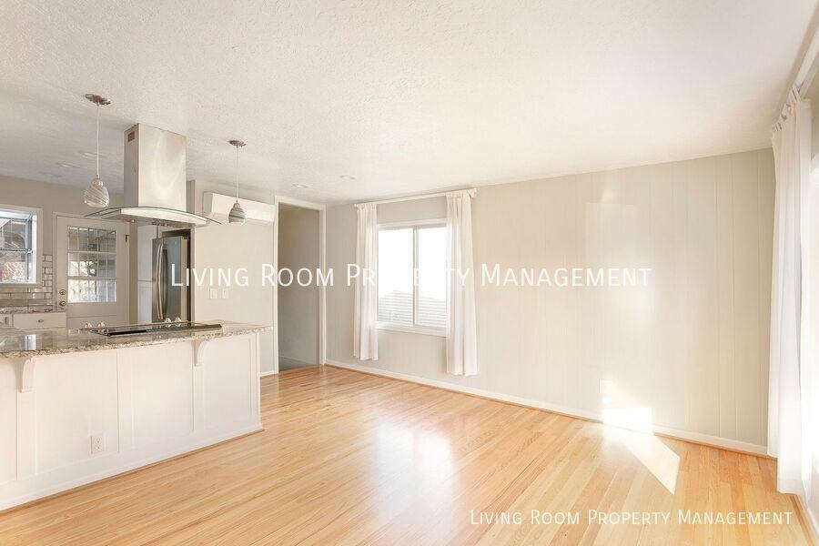 2935 Se 77th Ave - Photo 2 of 15