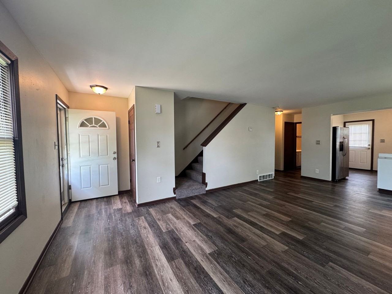 6457 N 106th St - Photo 3 of 27