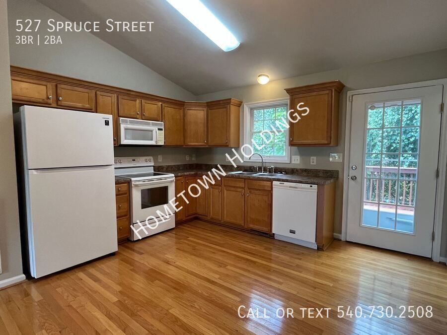 527 Spruce St - Photo 3 of 14