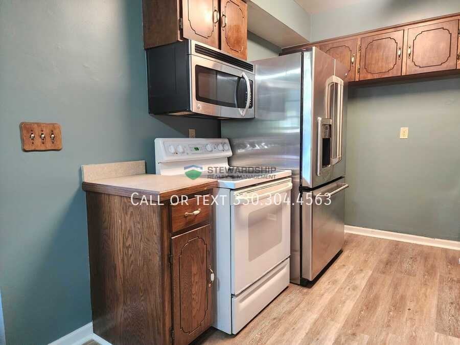 1712 Breiding Rd - Photo 2 of 36