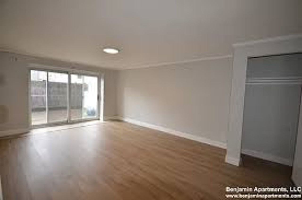 109 Babcock St - Photo 5 of 8