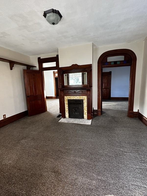 141 E North St - Photo 2 of 11