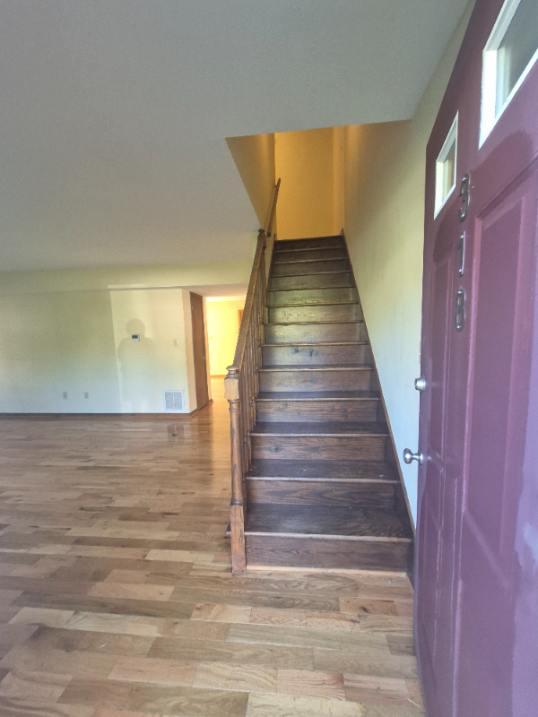 318 Edmond Dr - Photo 2 of 20