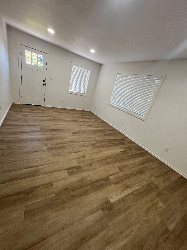 347 University St - Photo 2 of 8