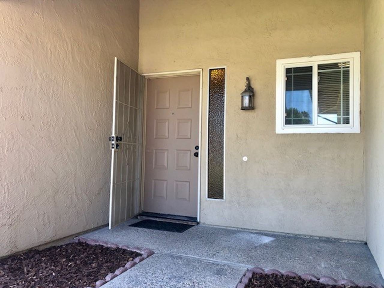 7521 Blackthorne Way - Photo 3 of 28