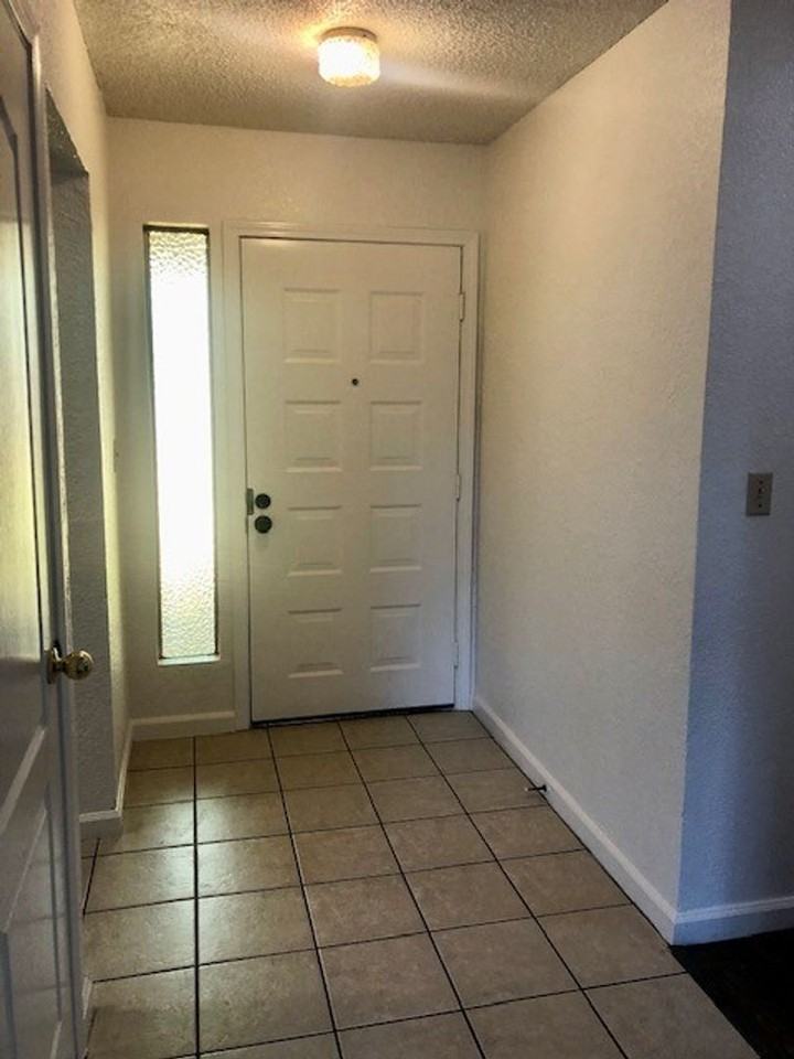 7521 Blackthorne Way - Photo 4 of 28