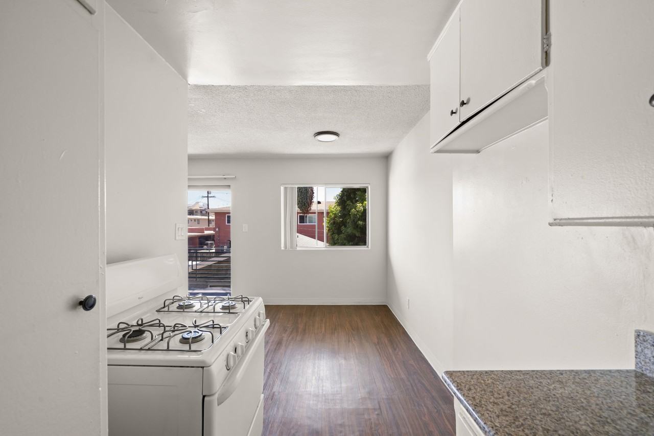 633 E. 99th St. - Photo 4 of 21