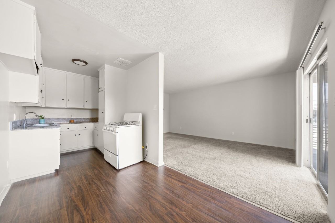 633 E. 99th St. - Photo 5 of 21