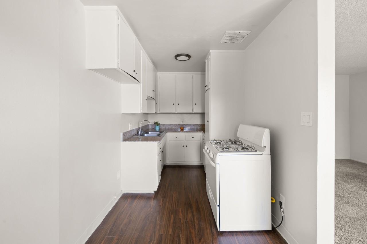 633 E. 99th St. - Photo 6 of 21