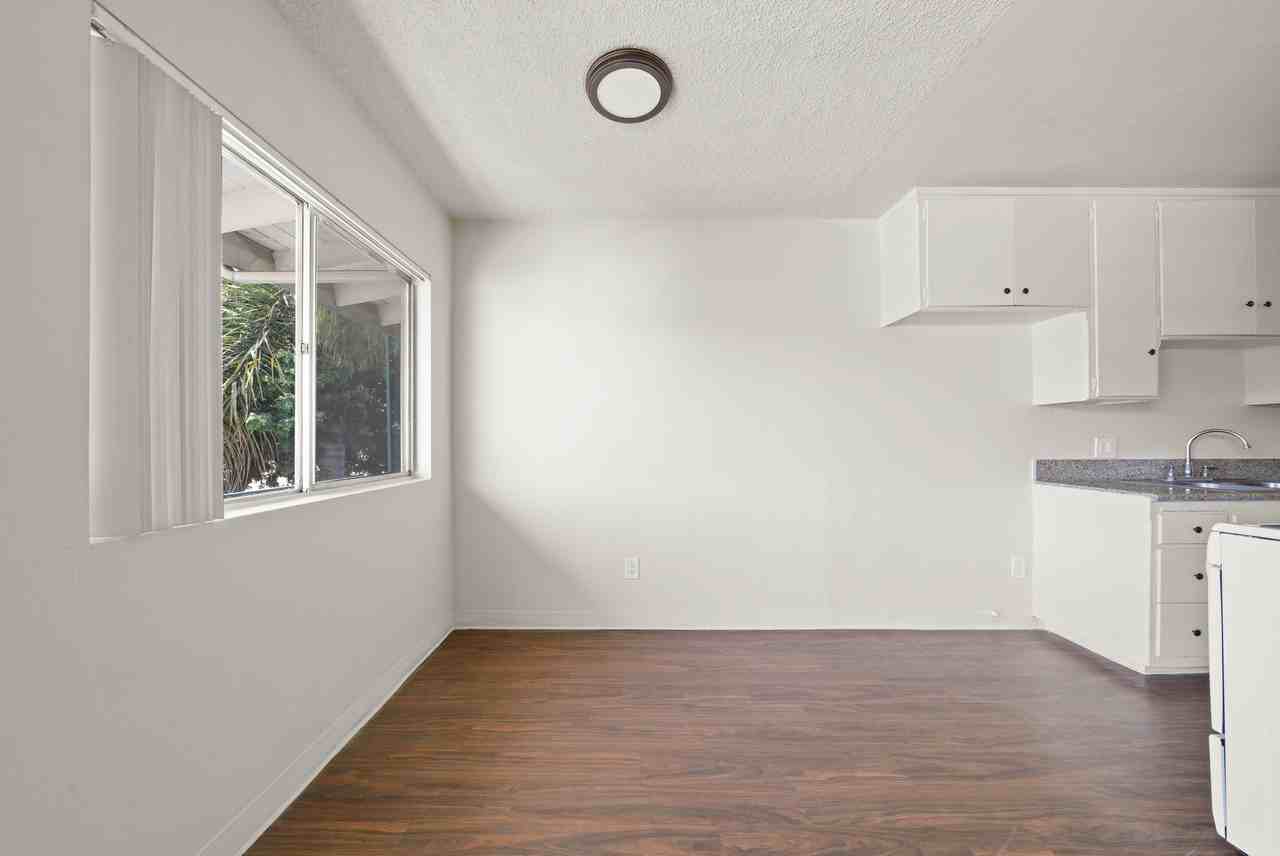 633 E. 99th St. - Photo 7 of 21