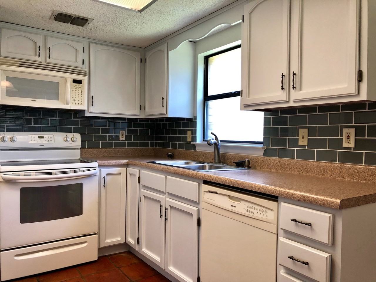 6726 Country Field Dr - Photo 4 of 16