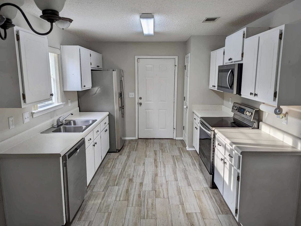 1017D Creel St #D - Photo 2 of 13