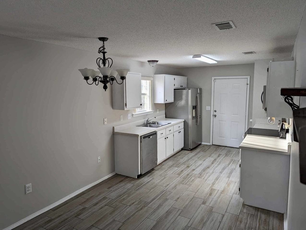 1017D Creel St #D - Photo 4 of 13