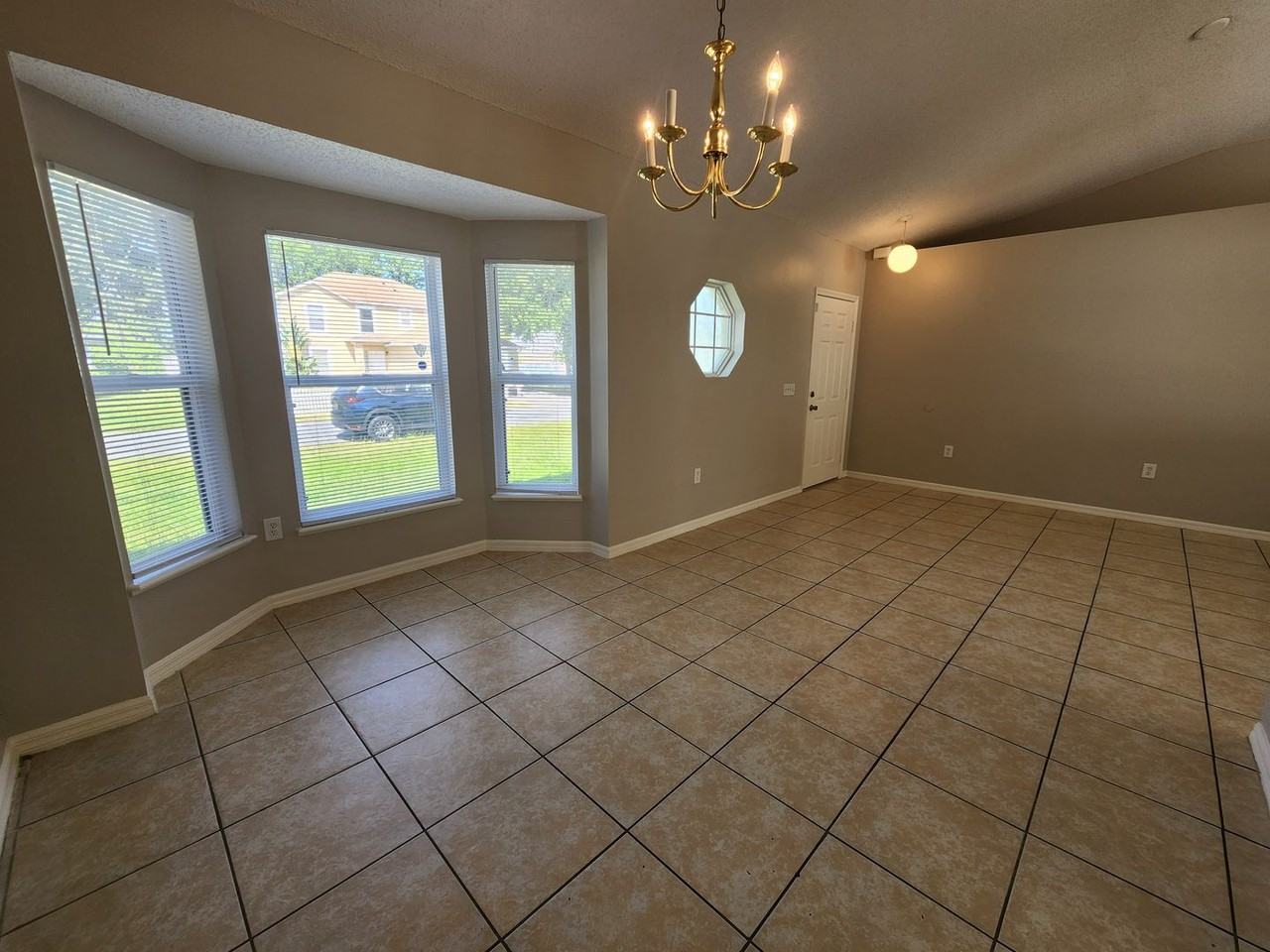 1163 Cambourne Dr - Photo 4 of 31