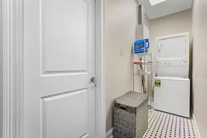 1379 Saint Bernard Avenue - Photo 2 of 8