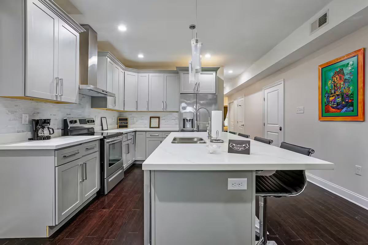 1379 Saint Bernard Avenue - Photo 3 of 8