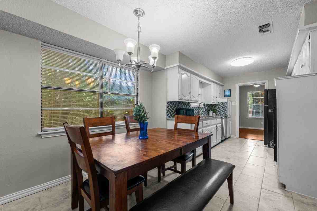 Greenbriar Dr - Photo 3 of 11