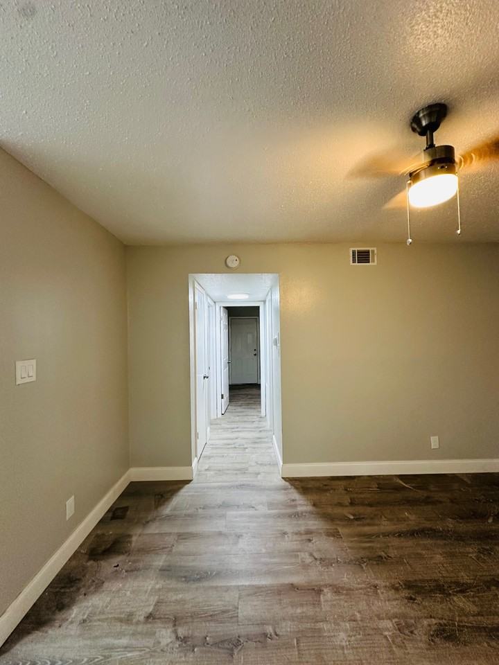 618 93rd Avenue North - Photo 7 of 39