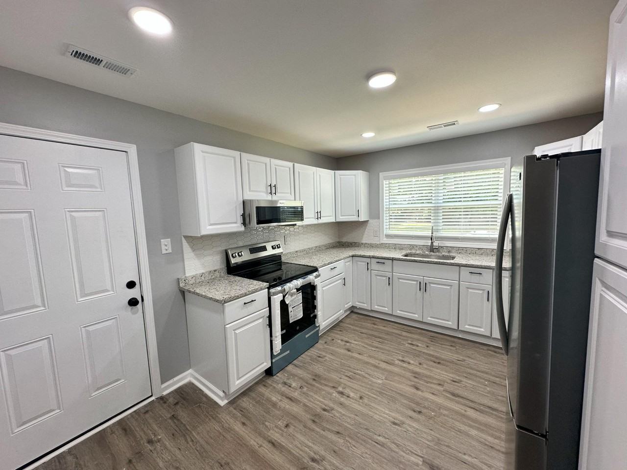 Saundralane Dr Nw - Photo 2 of 4