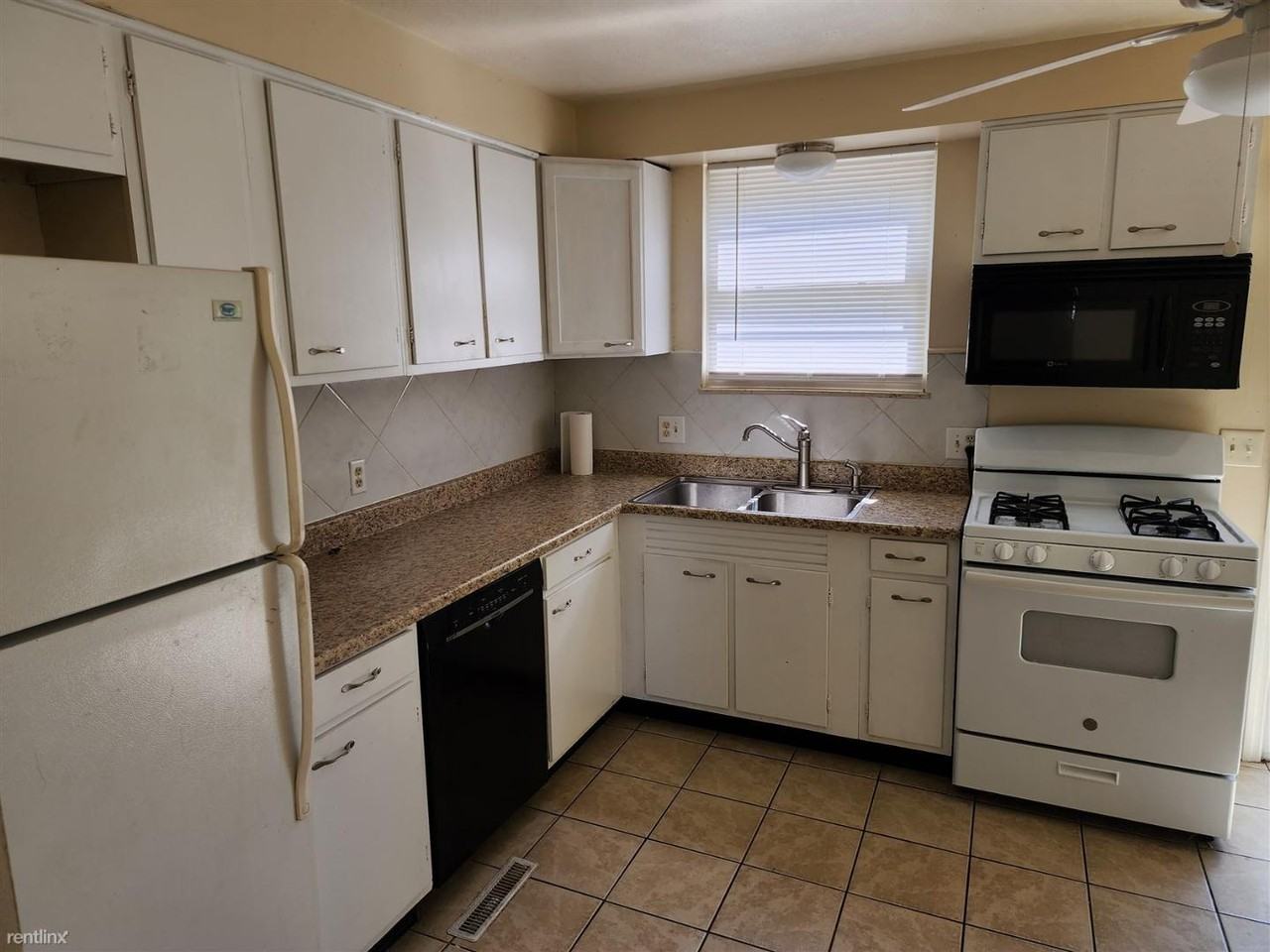 2424 Valley Rd - Photo 3 of 6