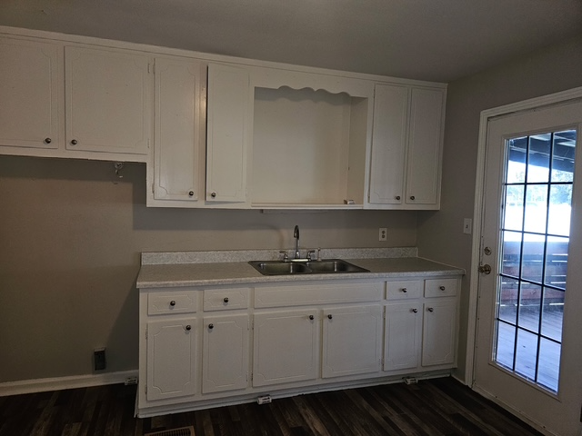 721 Kent Dr Apt A - Photo 3 of 10